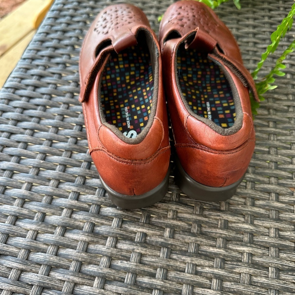 SAS Chestnut Leather Flats with Cutout Design - Picture 5 of 8